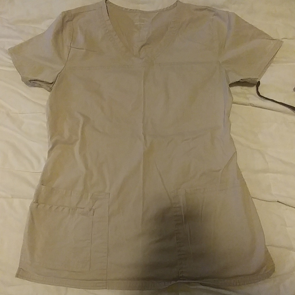 Scrub top bundle - Picture 3 of 6
